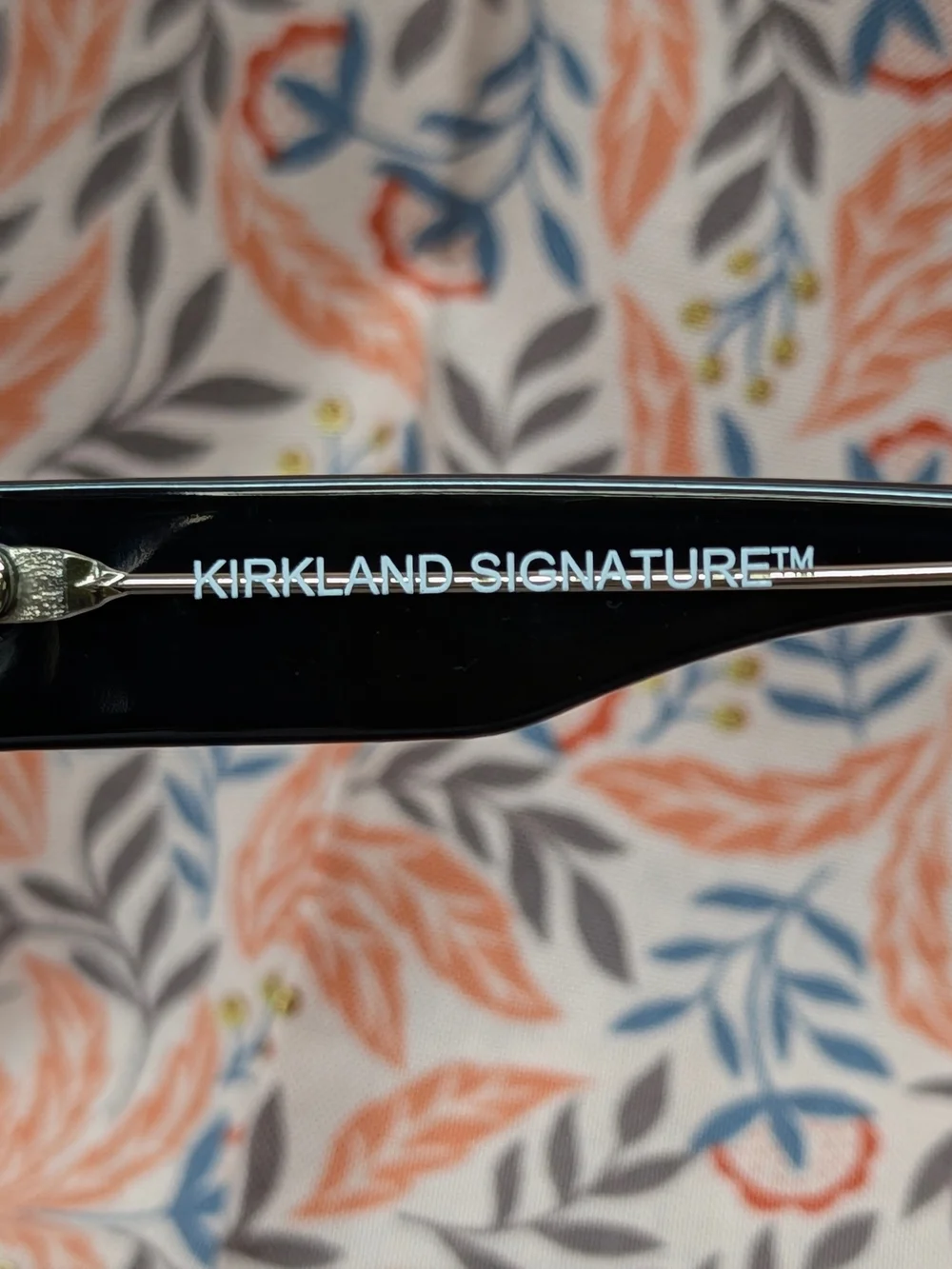 Kirkland Signature Black Crystal Polarized Cat-Eye Sunglasses M49